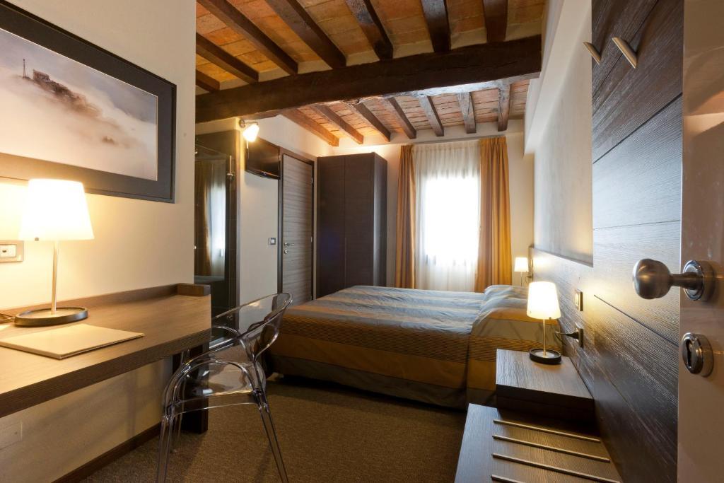 Locanda Sant'Ambrogio Rivalta  Ruang foto